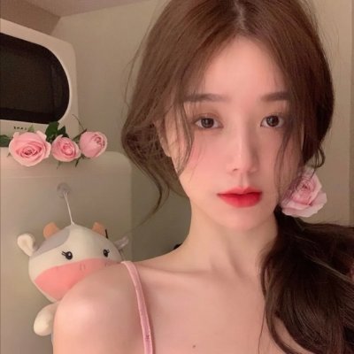落在她身边